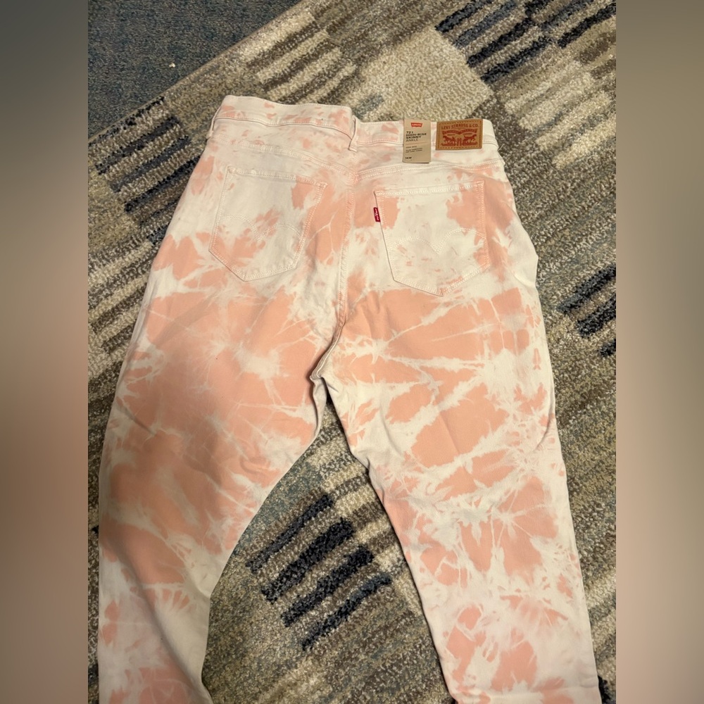 Levi's Women Straight Leg Jeans in Pink and White Tie-Dye